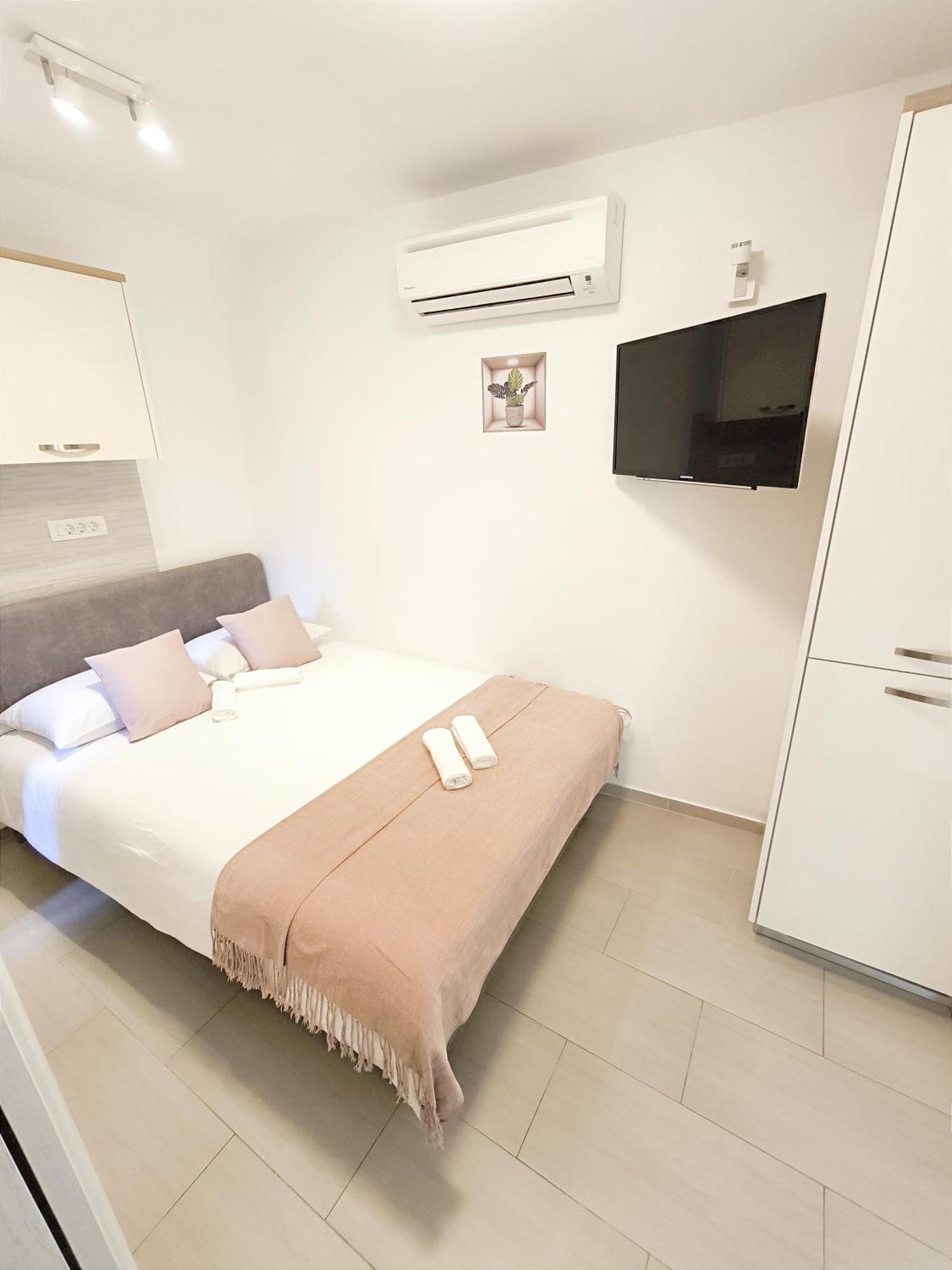 Central Apartment & Room Niko Split Exterior foto